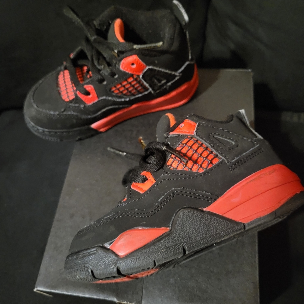 Jordan 4s size 7c